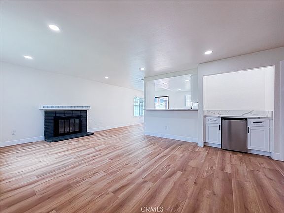 3rd image of 2127 Valleywood St
