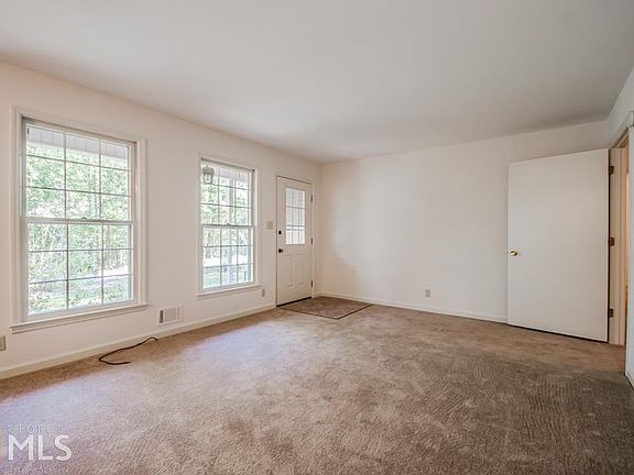 5th image of 346 York Dr