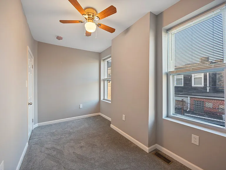 723 N Luzerne Ave — Photo 20