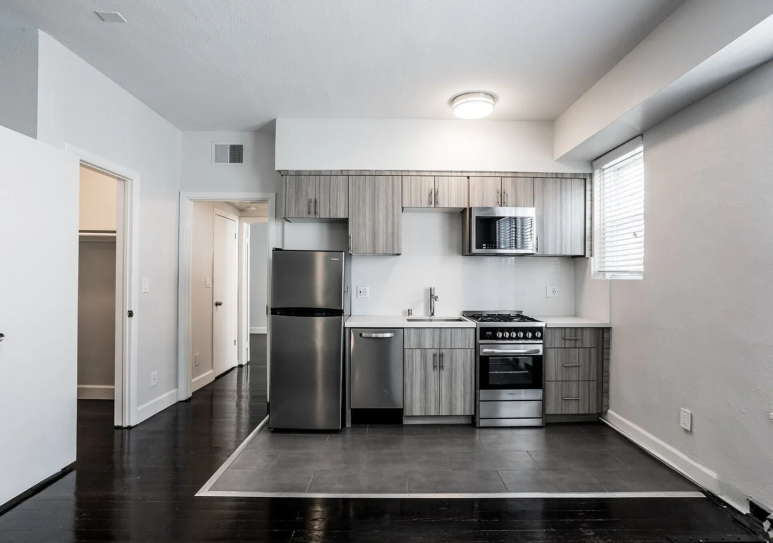 The Lido Apartments — Photo 3