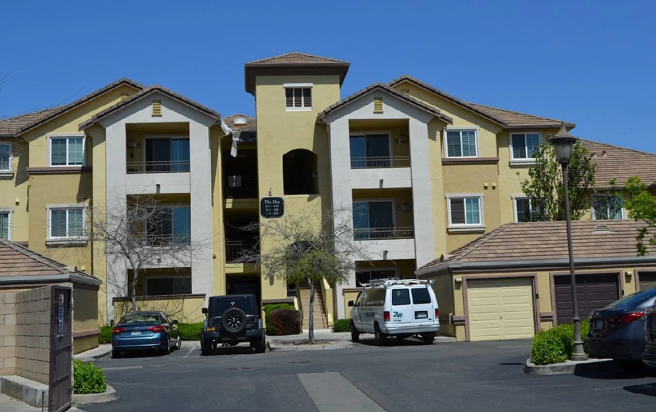 1360 Shady Ln — Photo 3
