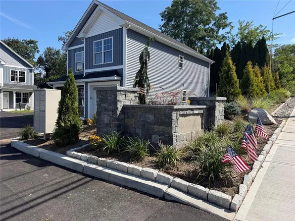 1 Teresa Ann Xing, West Warwick, RI 02893