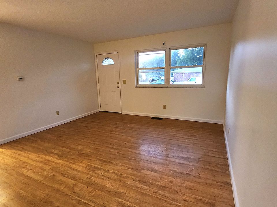1st image of 453 Diven Ln
