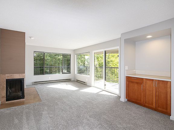 5th image of 3628 24th Pl W APT 201