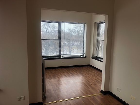 2nd image of 5608 S King Dr #1