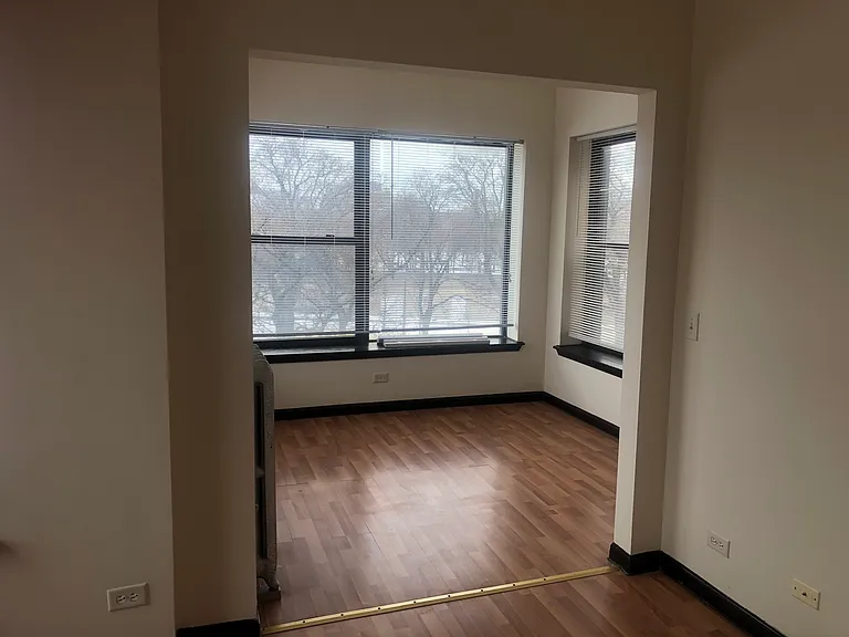 5608 S King Dr #1 — Photo 2