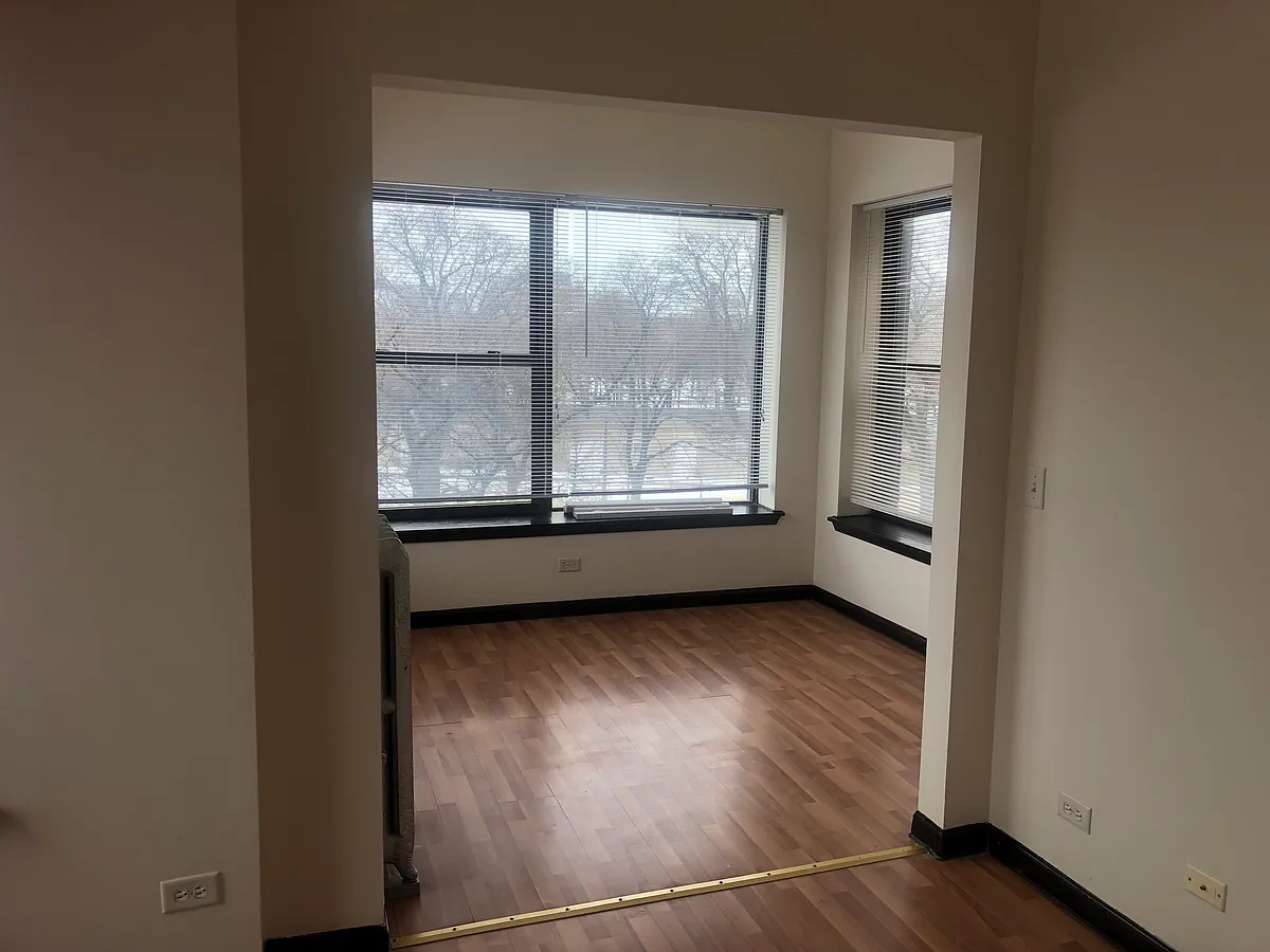 Building Photo - 5608 S King Dr #1