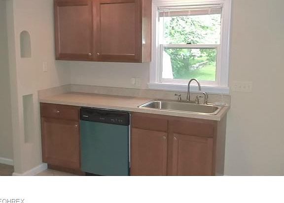 5th image of 101 Henry St