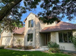 1012 Prairie View Ct, Neenah, WI 54956