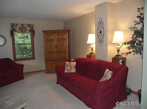 4th image of 28 Apple Creek Ln