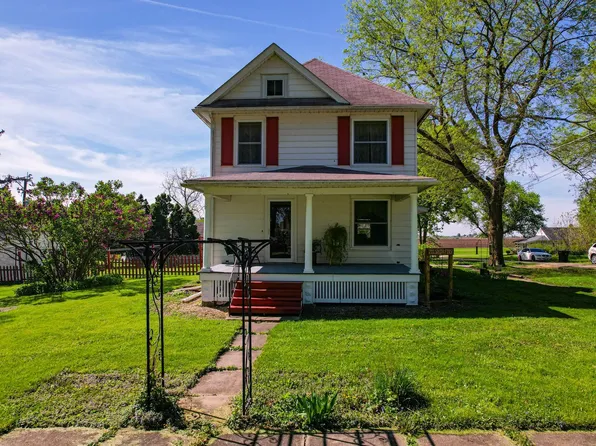 201 S 1st St, Holcomb, IL 61043