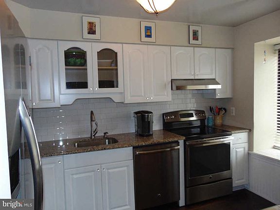 2nd image of 585 Atwood Ct