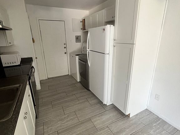 5th image of 605 Hackberry St