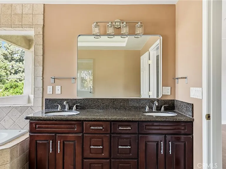 406 N Fairview St — Photo 47