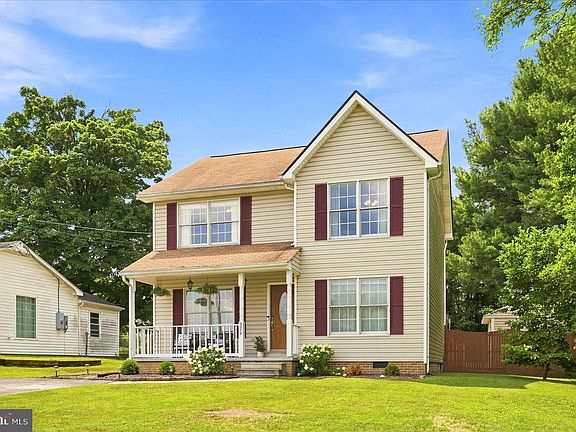 2nd image of 323 Dogwood Rd