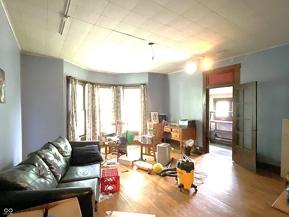 2nd image of 2 W Garfield Ave