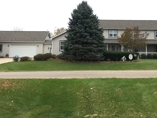 61 Carriage Hill Dr, Sterling, IL 61081