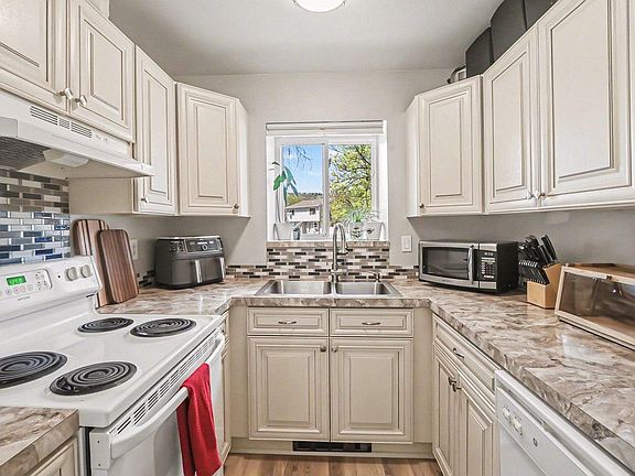 5th image of 1906 Ross Ct #D4