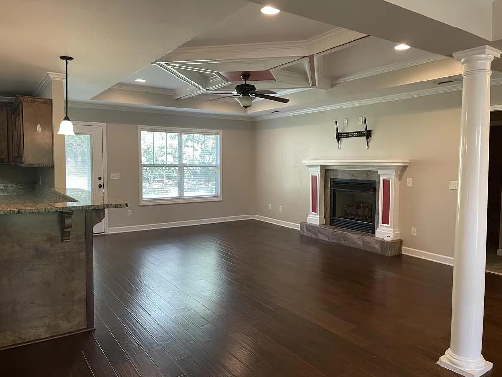 704 Dixie Drive — Photo 2