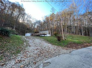 981 Walker Rd, Elkview, WV 25071