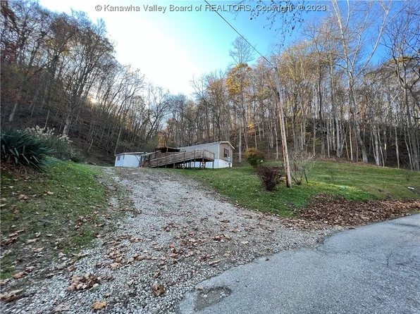 981 Walker Rd, Elkview, WV 25071