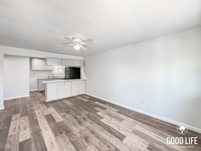 329 W 14th St — Photo 3
