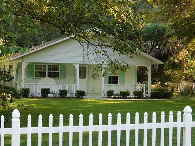 1st image of 6850 NW 106th St