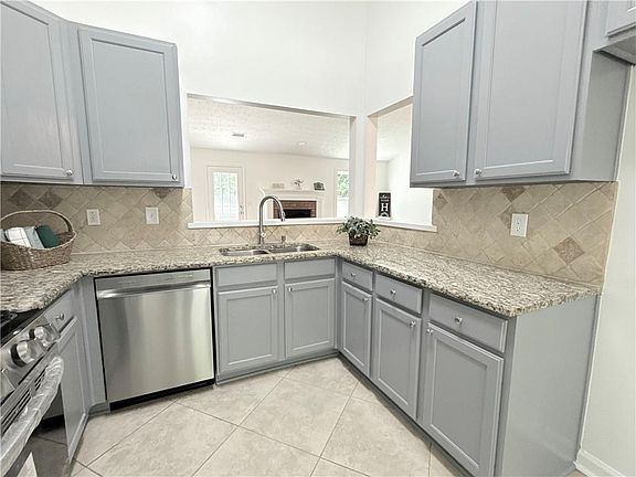 3rd image of 3095 Haverhill Rowe