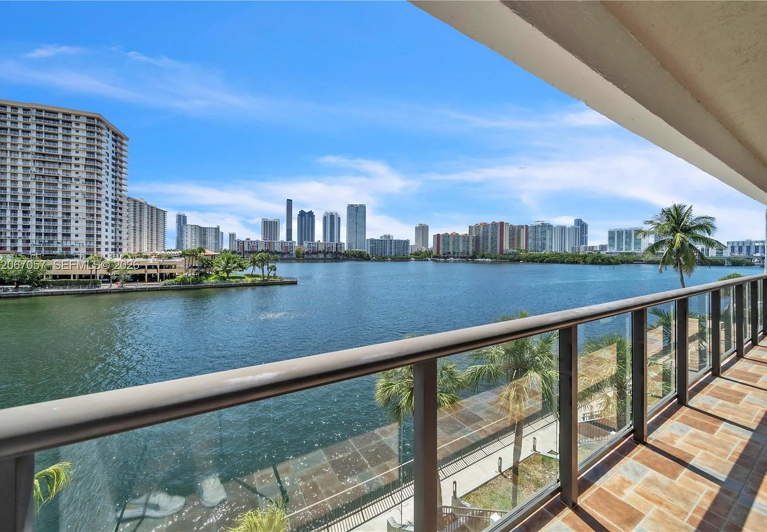 Pelican Landing Condo — Photo 2