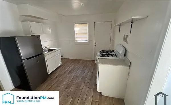 2320 E Warren St #1 — Photo 3