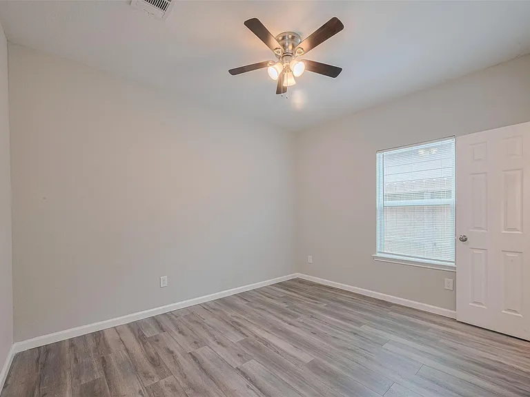 7981 Saint Louis St — Photo 28