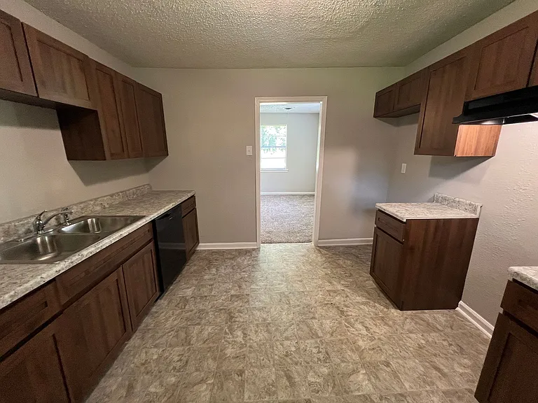 385 George Rd — Photo 2