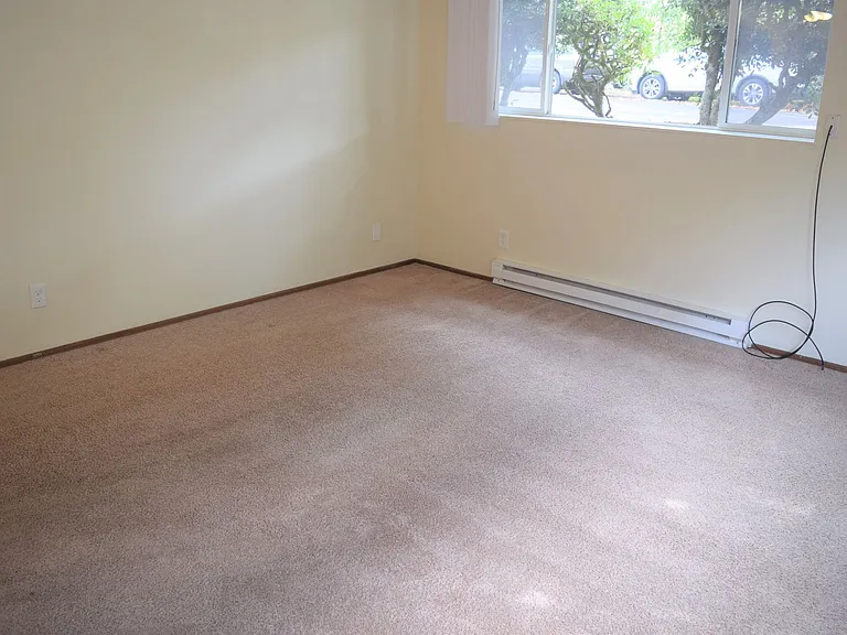 Sanders Apartments — Photo 14