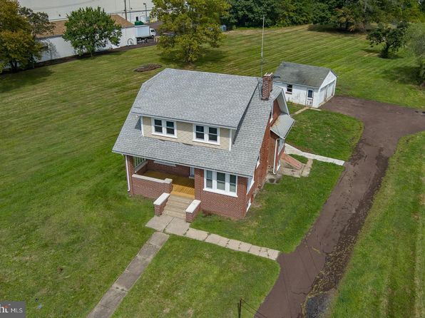 1075 S County Line Rd