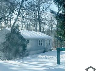 2236 Overlook Dr, Tobyhanna, PA