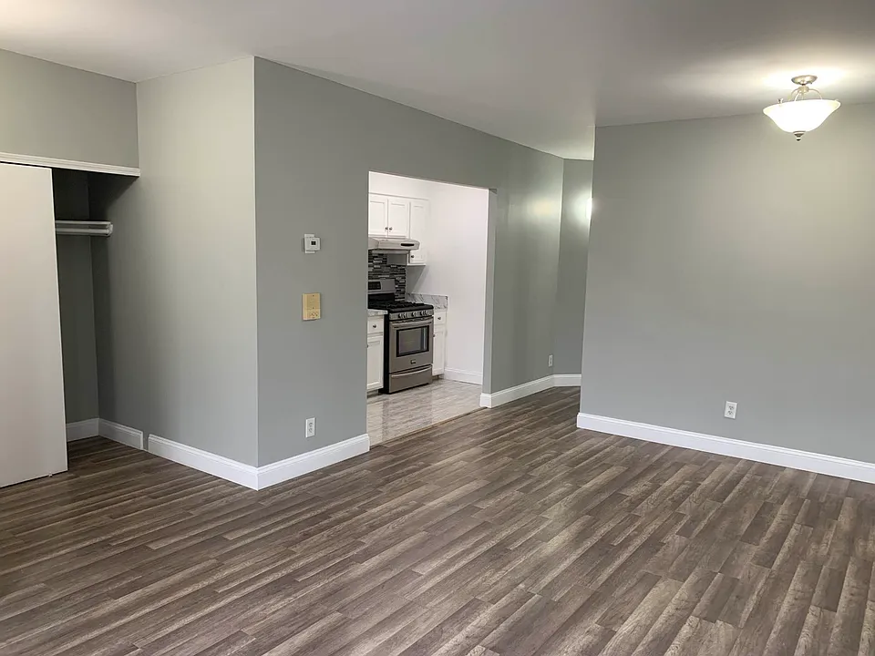 126 W 117th St #212