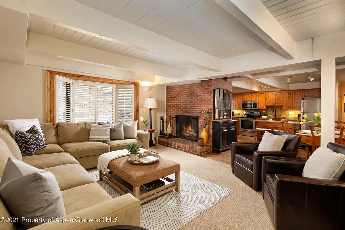 Building Photo - 901 E Hyman Ave #1