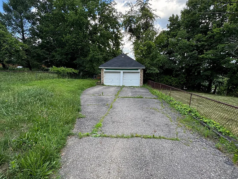 302 McCutcheon Ln — Photo 31