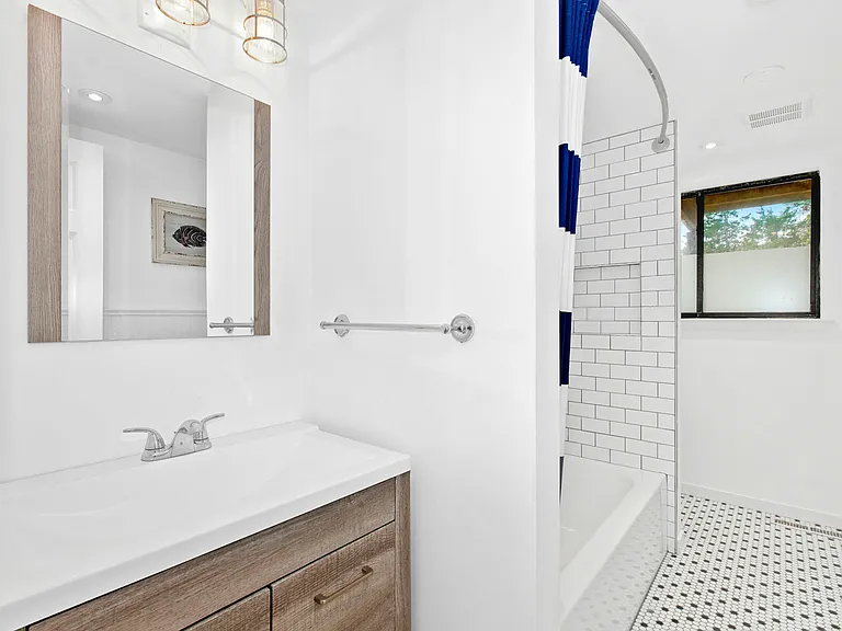 76 Manor Ln S — Photo 14