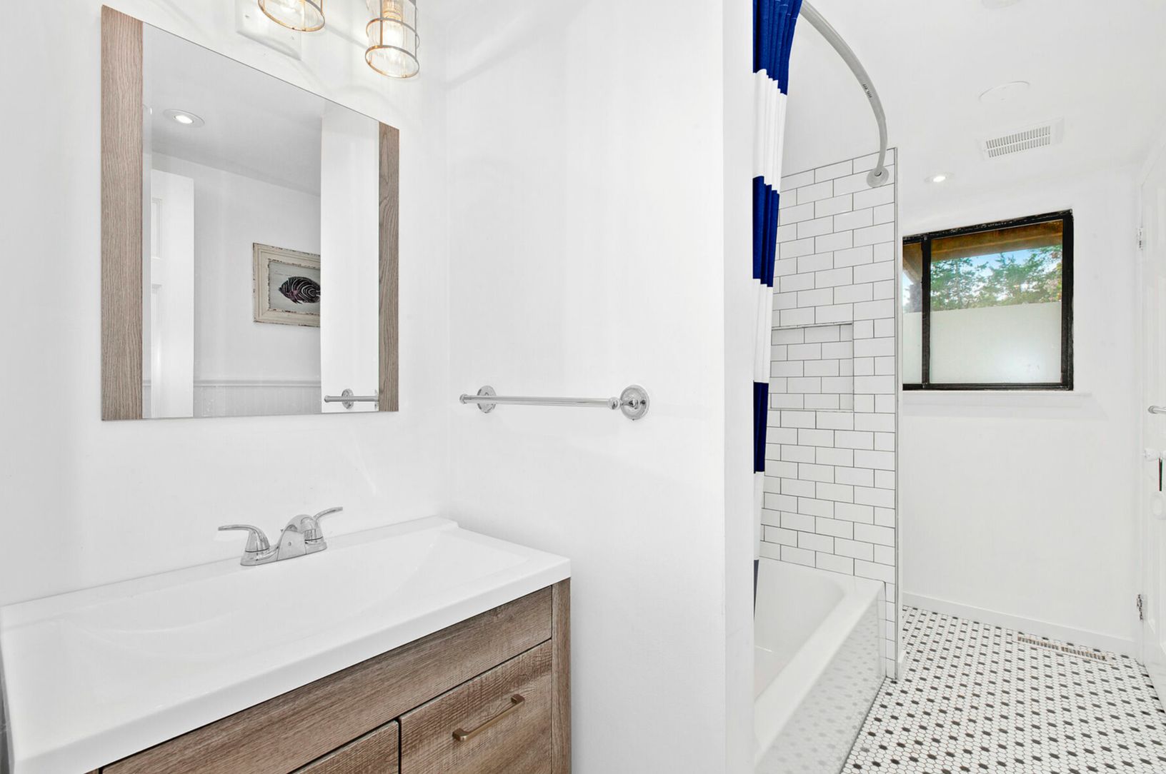  1st Floor Bathroom