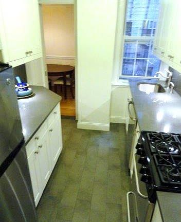 4th image of 314 E 41st St APT 405B