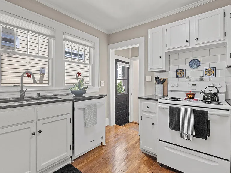 Dishwasher, stove, microwave & fridge.