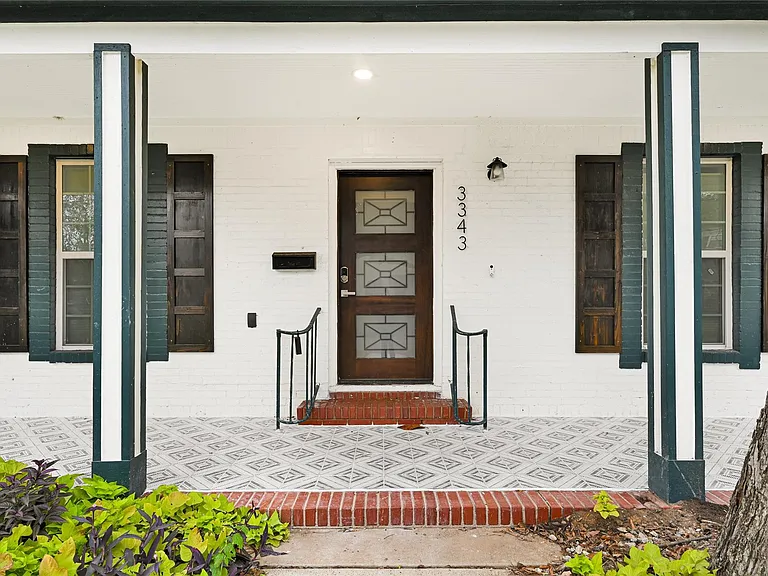 3343 Tampa St — Photo 2