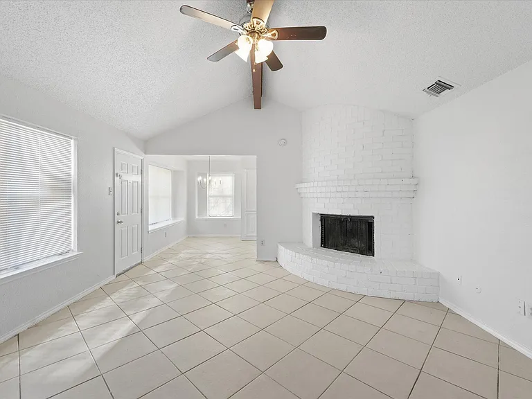 3925 Wendover Dr — Photo 5