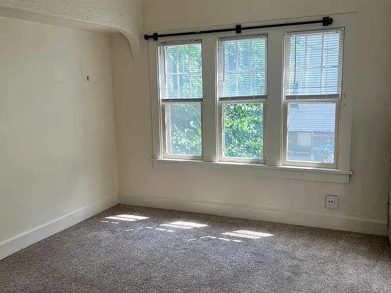 1108 E Clarke St — Photo 12