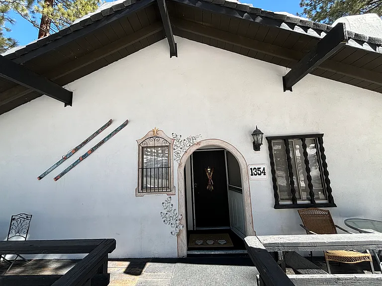 1354 Carinthia Ln — Photo 2