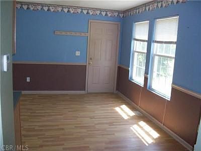 4th image of 1371 Carrie Ave