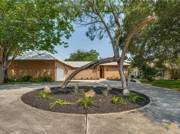 352 Ridge Crest Dr, Seguin, TX 78155