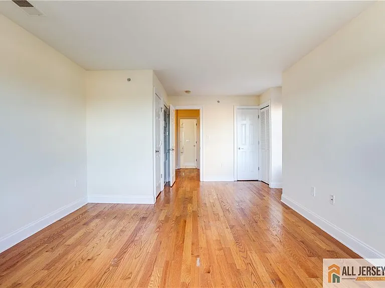 112 N Broadway St #B — Photo 12