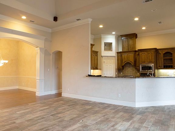 4th image of 7912 Shady Oaks Dr